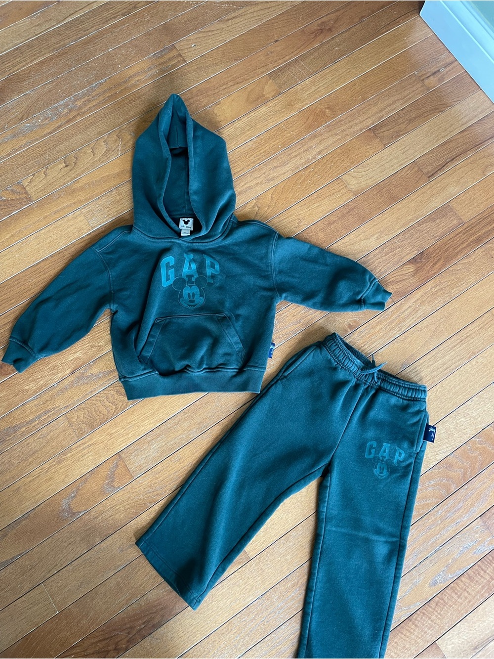 Disney x GAP Kids Emerald Green Hoodie Jogger Set 3T Toddler Sweatsuit - Picture 6 of 6